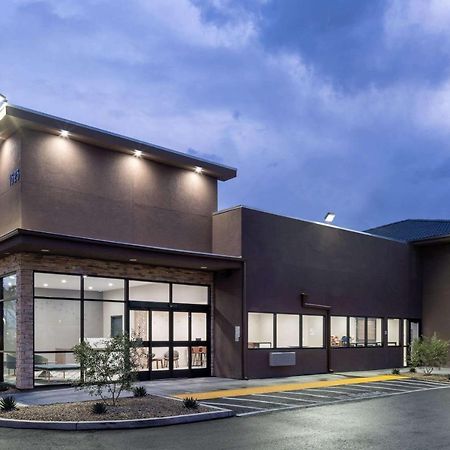 Ramada By Wyndham Modesto Yosemite Area Hotel ภายนอก รูปภาพ
