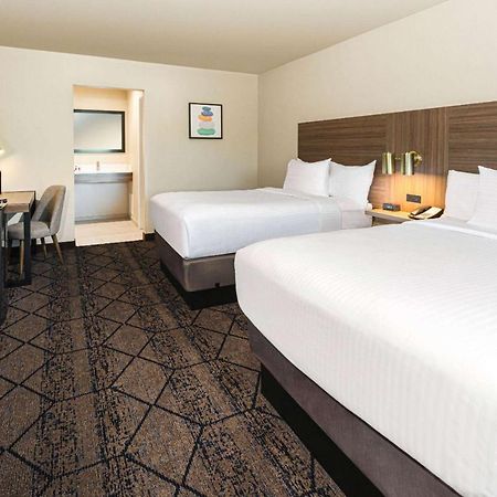 Ramada By Wyndham Modesto Yosemite Area Hotel ภายนอก รูปภาพ