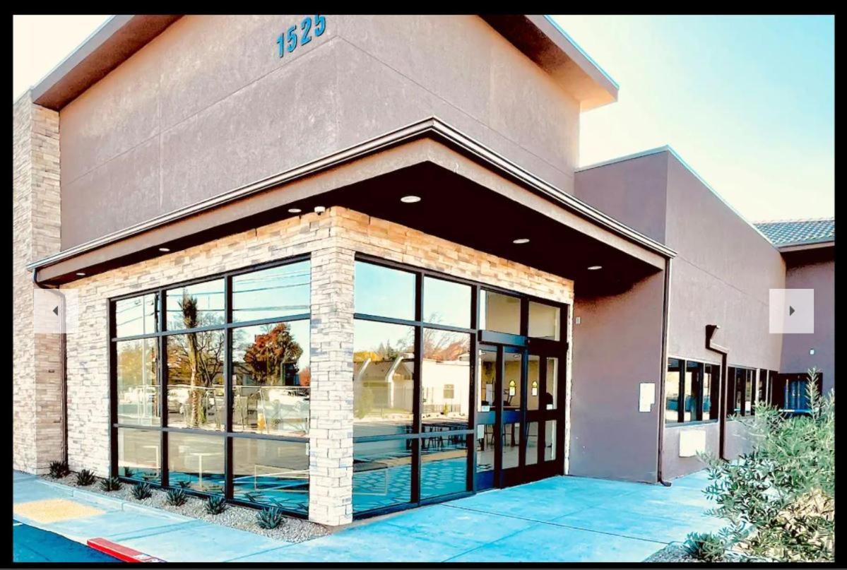 Ramada By Wyndham Modesto Yosemite Area Hotel ภายนอก รูปภาพ