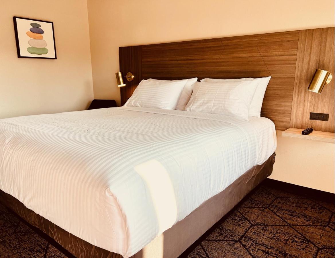 Ramada By Wyndham Modesto Yosemite Area Hotel ภายนอก รูปภาพ