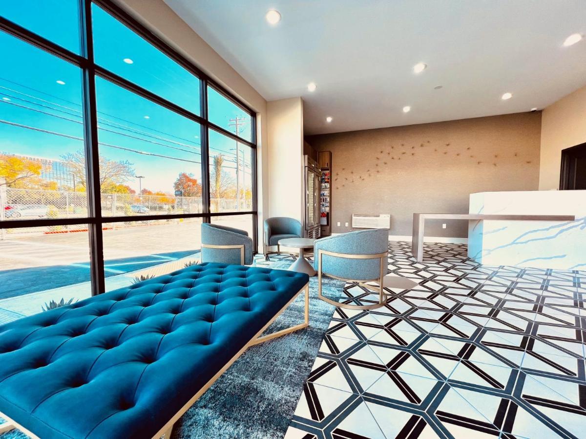 Ramada By Wyndham Modesto Yosemite Area Hotel ภายนอก รูปภาพ