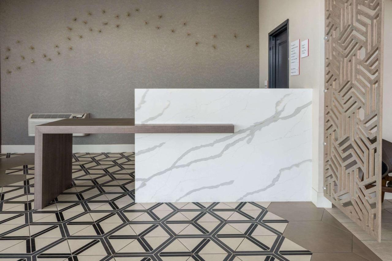 Ramada By Wyndham Modesto Yosemite Area Hotel ภายนอก รูปภาพ