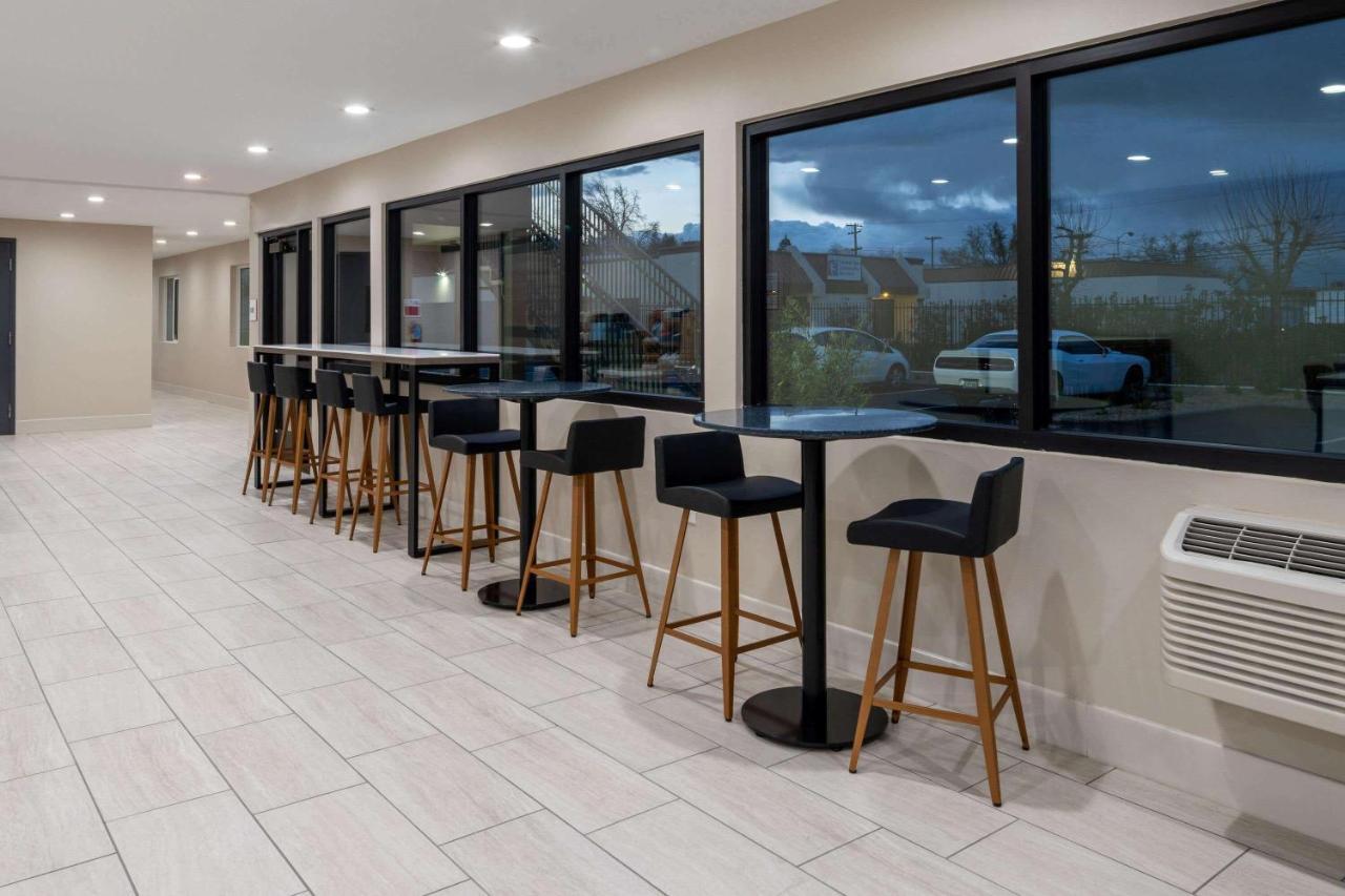 Ramada By Wyndham Modesto Yosemite Area Hotel ภายนอก รูปภาพ