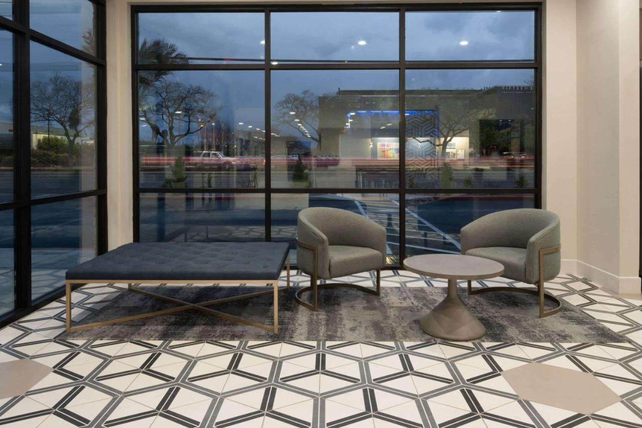 Ramada By Wyndham Modesto Yosemite Area Hotel ภายนอก รูปภาพ