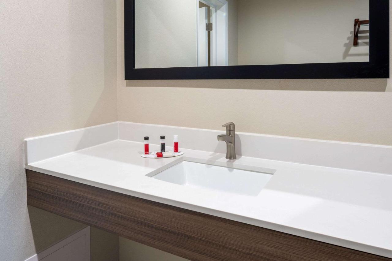 Ramada By Wyndham Modesto Yosemite Area Hotel ภายนอก รูปภาพ