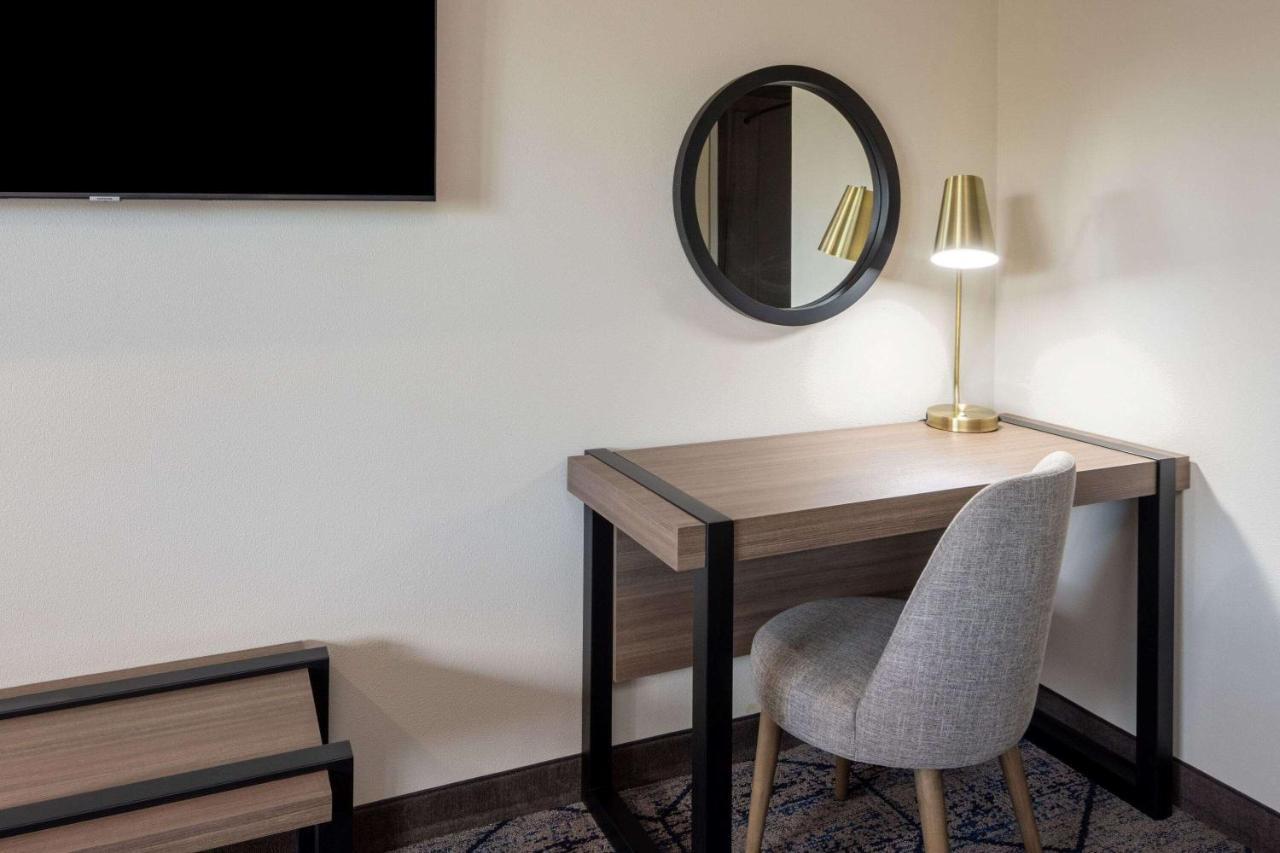 Ramada By Wyndham Modesto Yosemite Area Hotel ภายนอก รูปภาพ