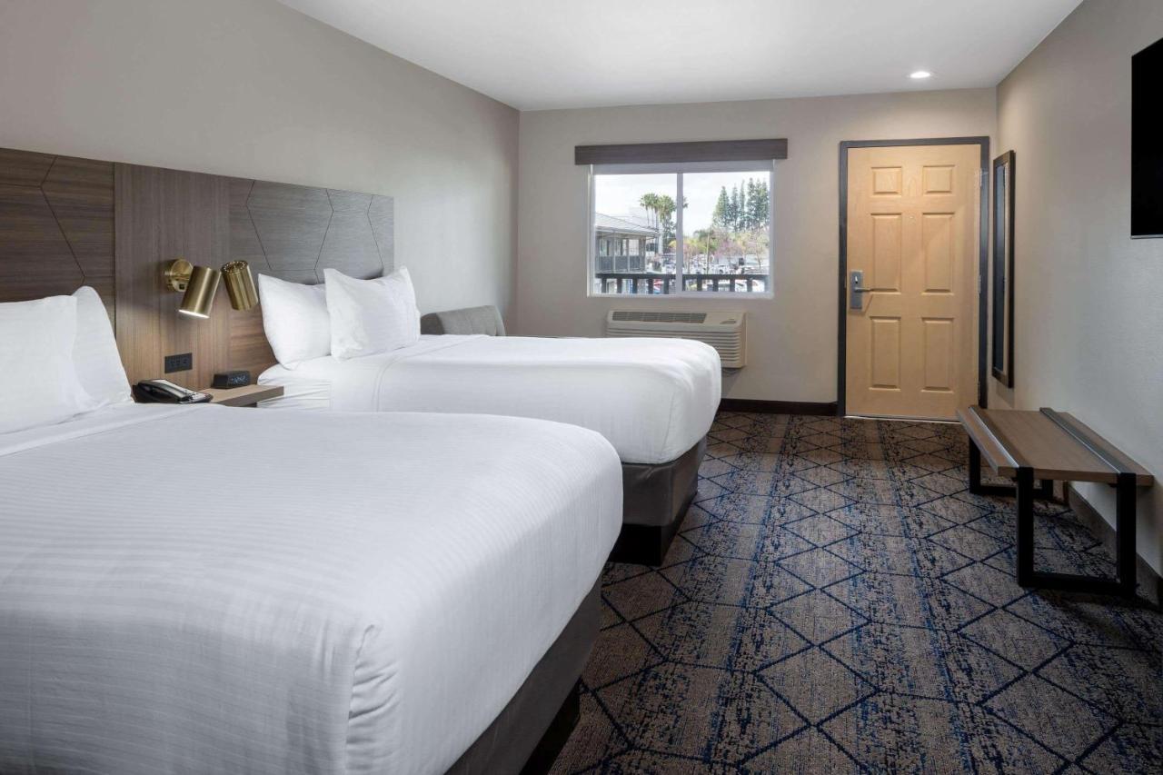 Ramada By Wyndham Modesto Yosemite Area Hotel ภายนอก รูปภาพ