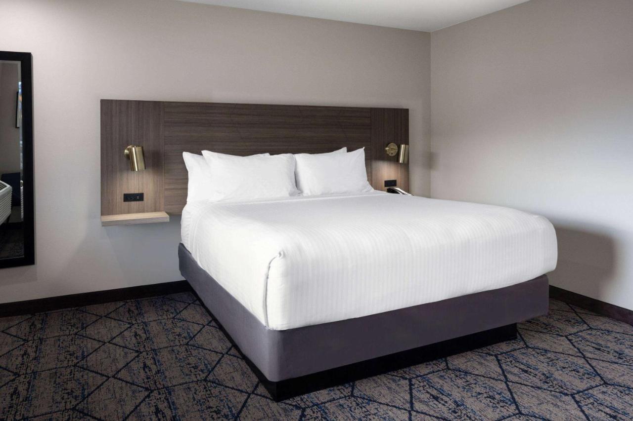 Ramada By Wyndham Modesto Yosemite Area Hotel ภายนอก รูปภาพ