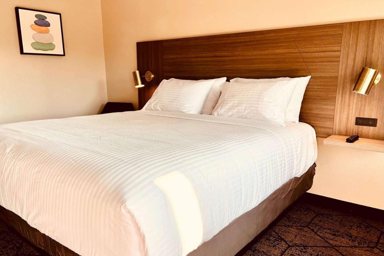 Ramada By Wyndham Modesto Yosemite Area Hotel ภายนอก รูปภาพ