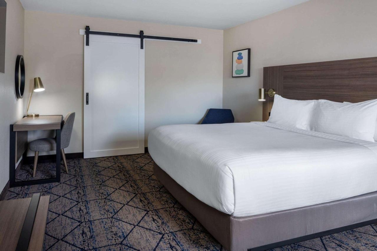 Ramada By Wyndham Modesto Yosemite Area Hotel ภายนอก รูปภาพ