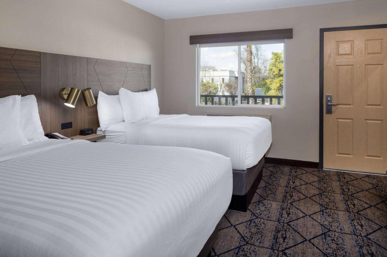 Ramada By Wyndham Modesto Yosemite Area Hotel ภายนอก รูปภาพ