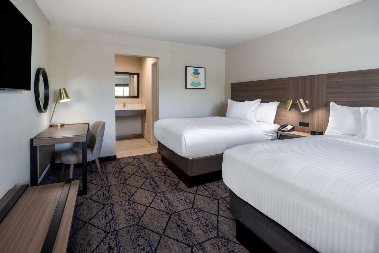 Ramada By Wyndham Modesto Yosemite Area Hotel ภายนอก รูปภาพ