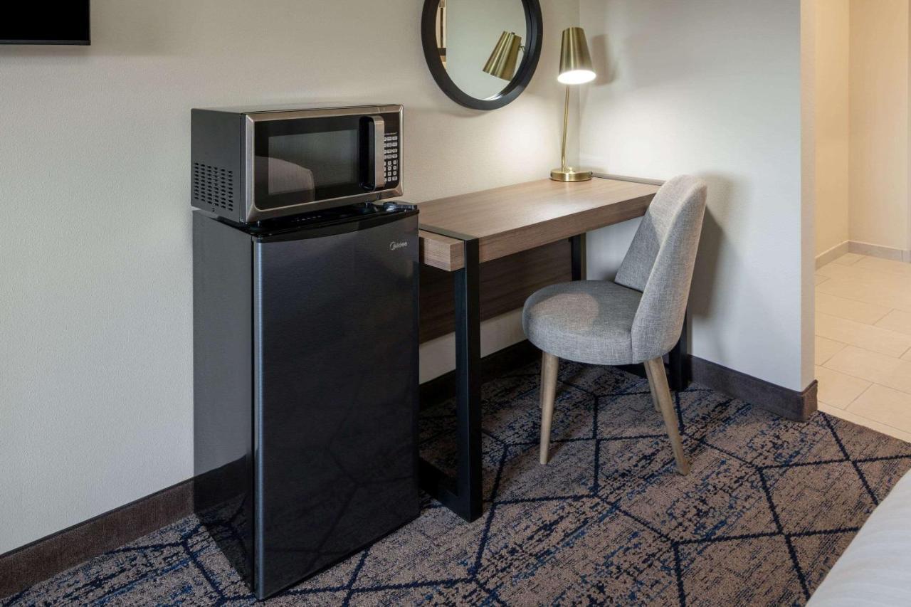 Ramada By Wyndham Modesto Yosemite Area Hotel ภายนอก รูปภาพ