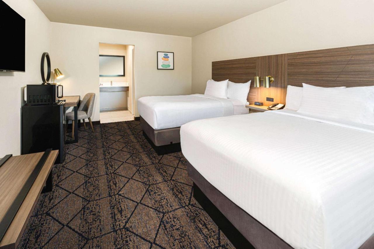 Ramada By Wyndham Modesto Yosemite Area Hotel ภายนอก รูปภาพ