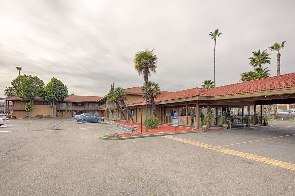 Ramada By Wyndham Modesto Yosemite Area Hotel ภายนอก รูปภาพ