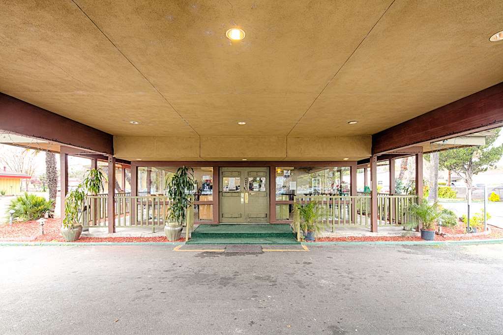 Ramada By Wyndham Modesto Yosemite Area Hotel ภายนอก รูปภาพ