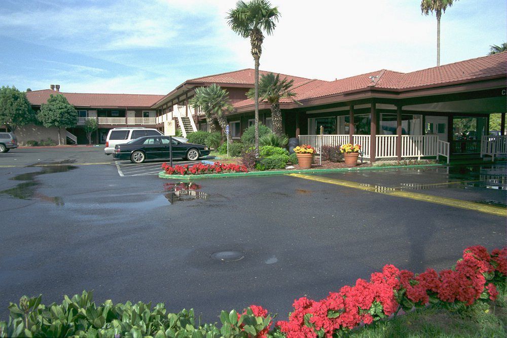 Ramada By Wyndham Modesto Yosemite Area Hotel ภายนอก รูปภาพ