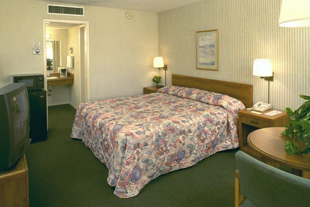 Ramada By Wyndham Modesto Yosemite Area Hotel ภายนอก รูปภาพ