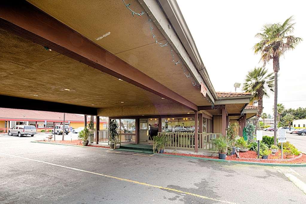 Ramada By Wyndham Modesto Yosemite Area Hotel ภายนอก รูปภาพ