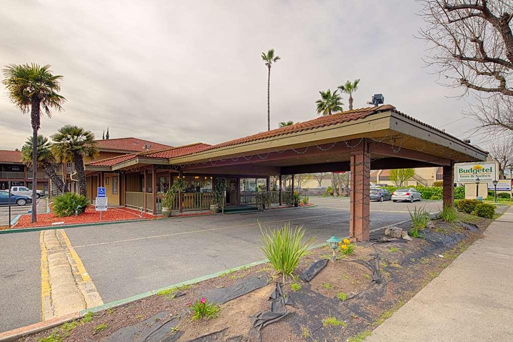 Ramada By Wyndham Modesto Yosemite Area Hotel ภายนอก รูปภาพ