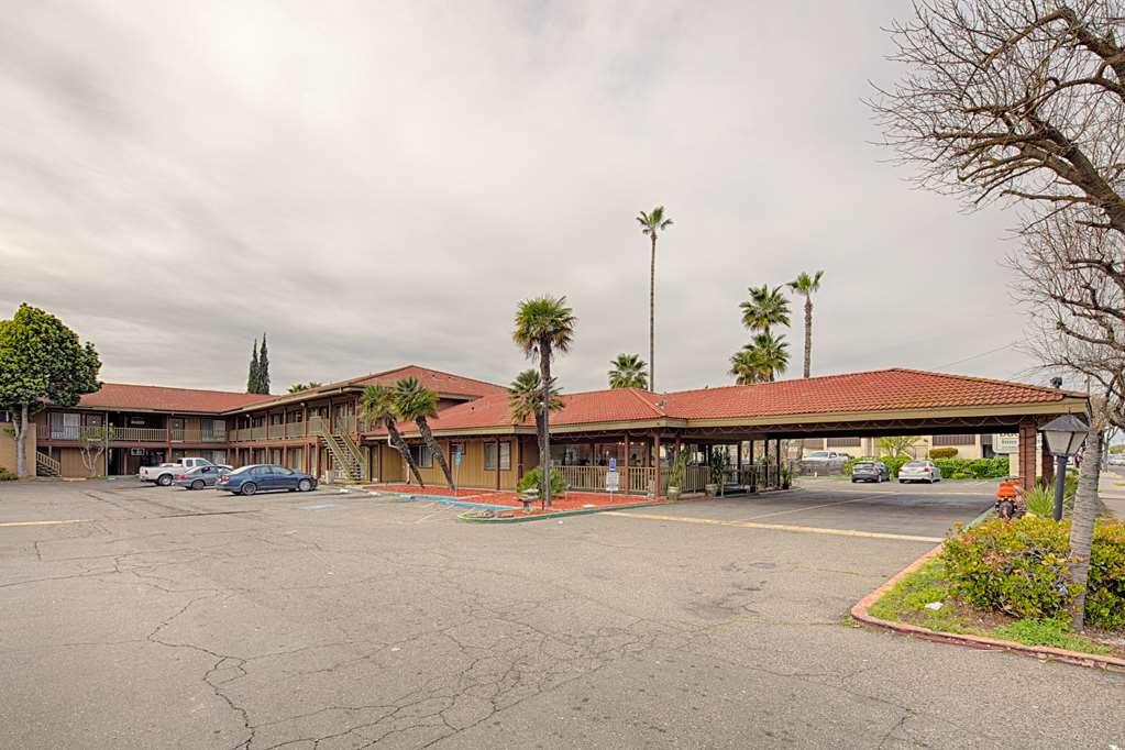 Ramada By Wyndham Modesto Yosemite Area Hotel ภายนอก รูปภาพ